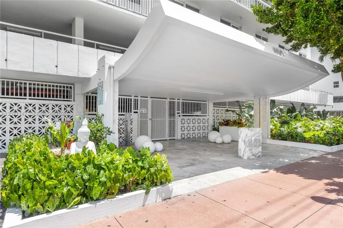 Photo of Unit 607 at 401 Ocean Dr