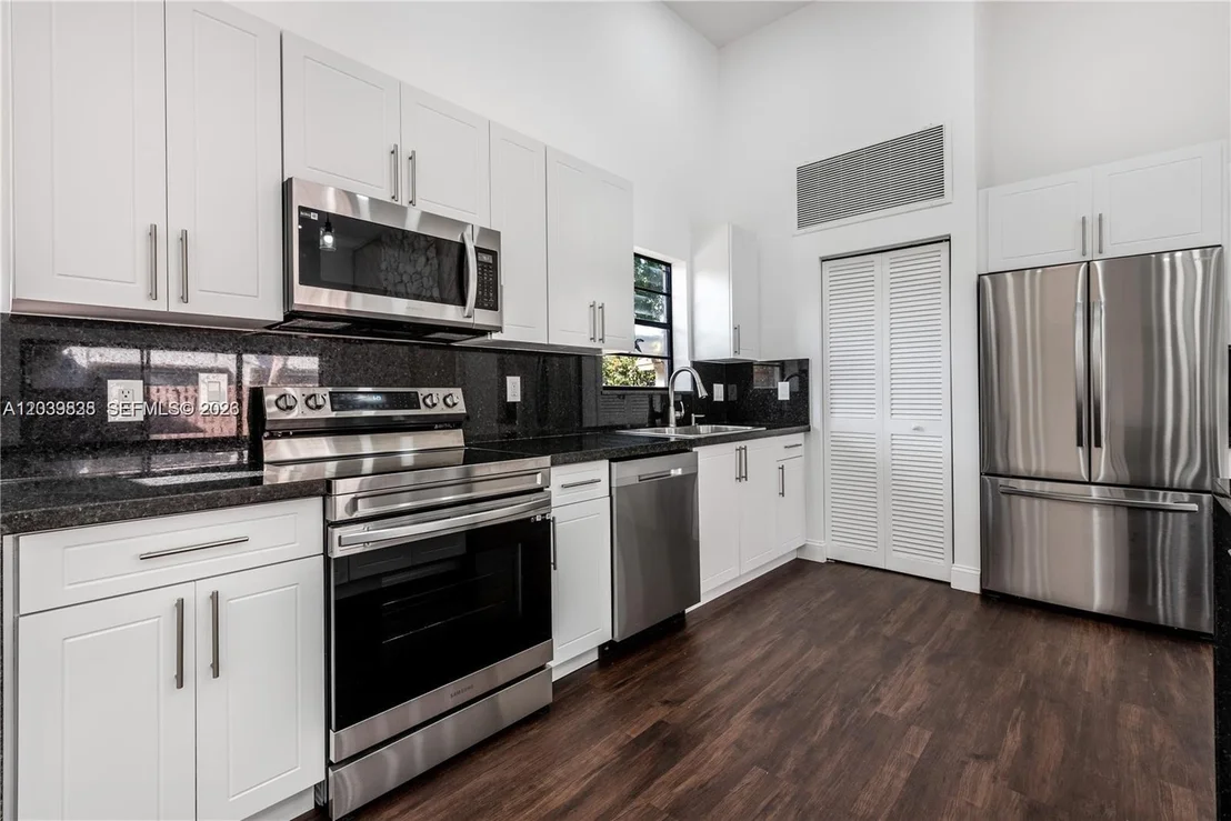 Photo of 601 Leslie Dr
