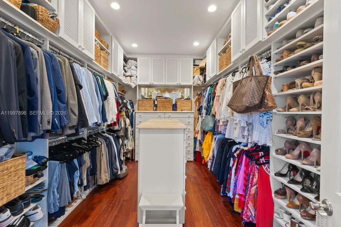 Photo of 685 Harbor Ln
