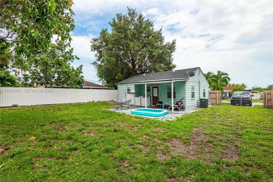 Photo of 681 NE 1st Pl