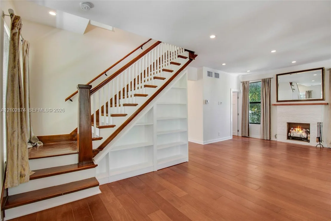 Photo of 668 NW North River Dr