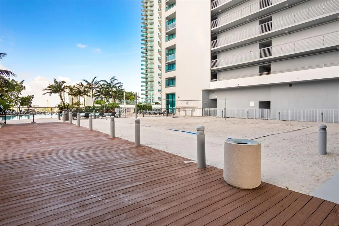 Photo of Unit 5404 at 888 Biscayne Blvd
