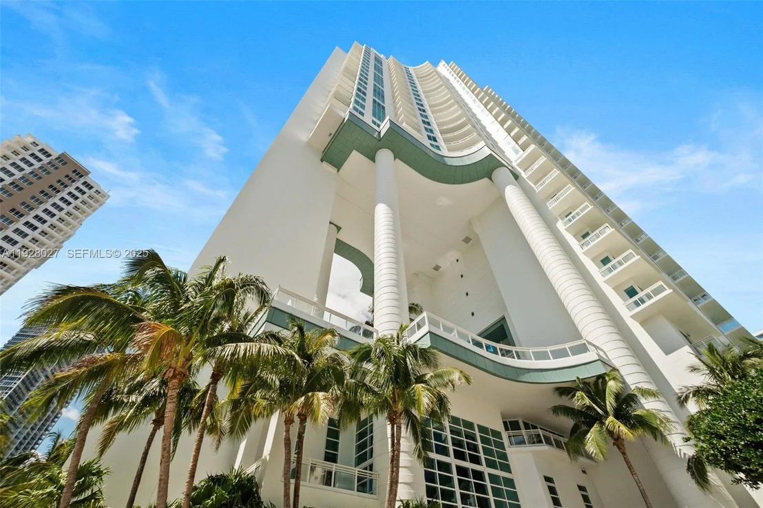Photo of Unit 2002 at 900 Brickell Key Blvd