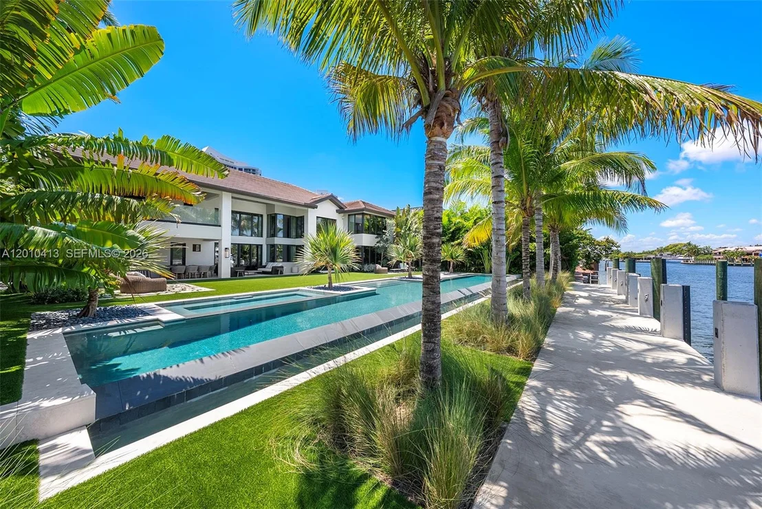 Photo of 110 Holiday Dr
