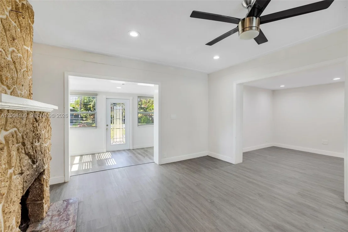 Photo of 3405 Robbins Rd