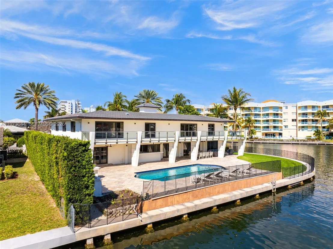 Photo of 501 Hibiscus Dr