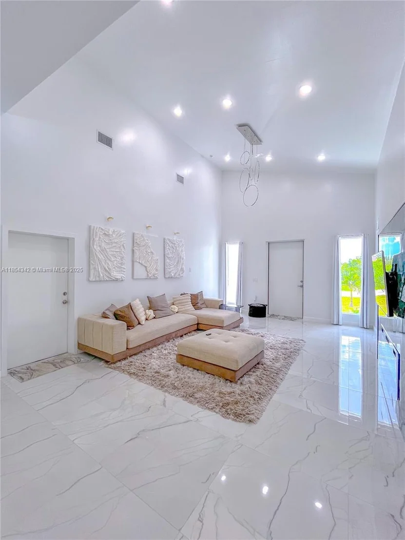 Photo of 395 Pace Avenue