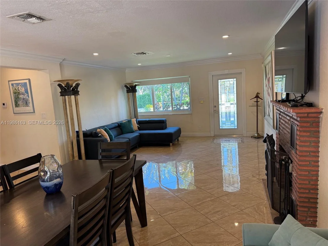 Photo of 2355 SE 7th St
