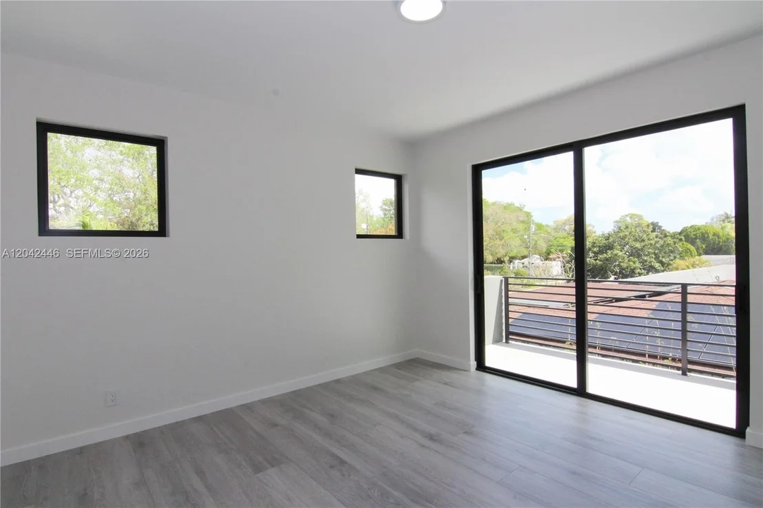 Photo of 3540 Oak Ave