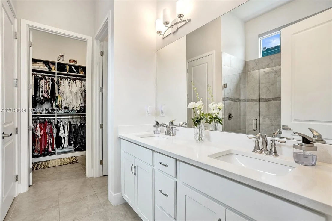 Photo of 8147 Juniper Dr