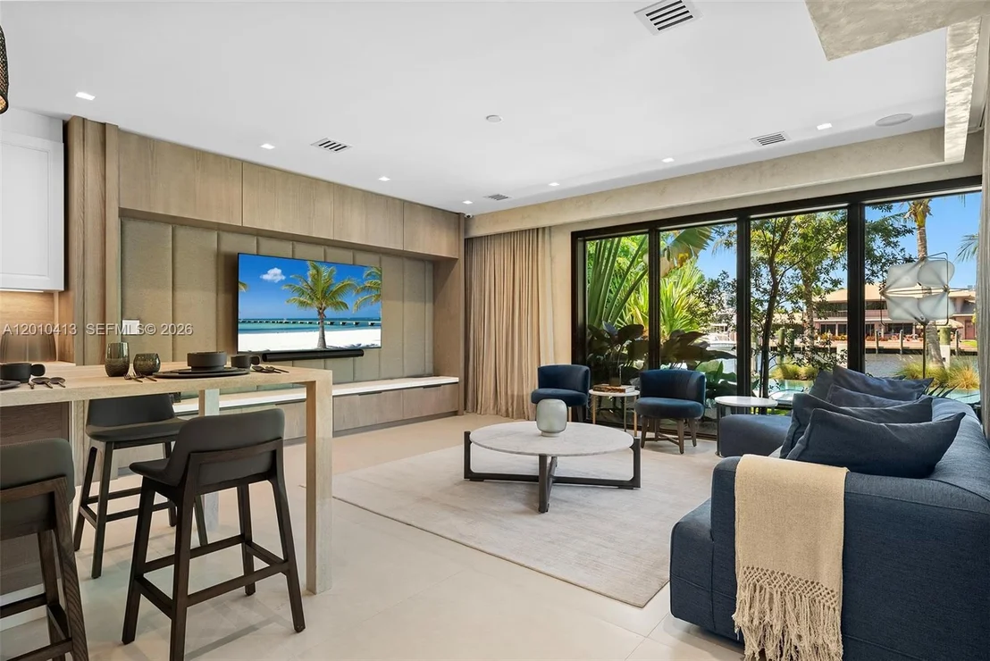 Photo of 110 Holiday Dr