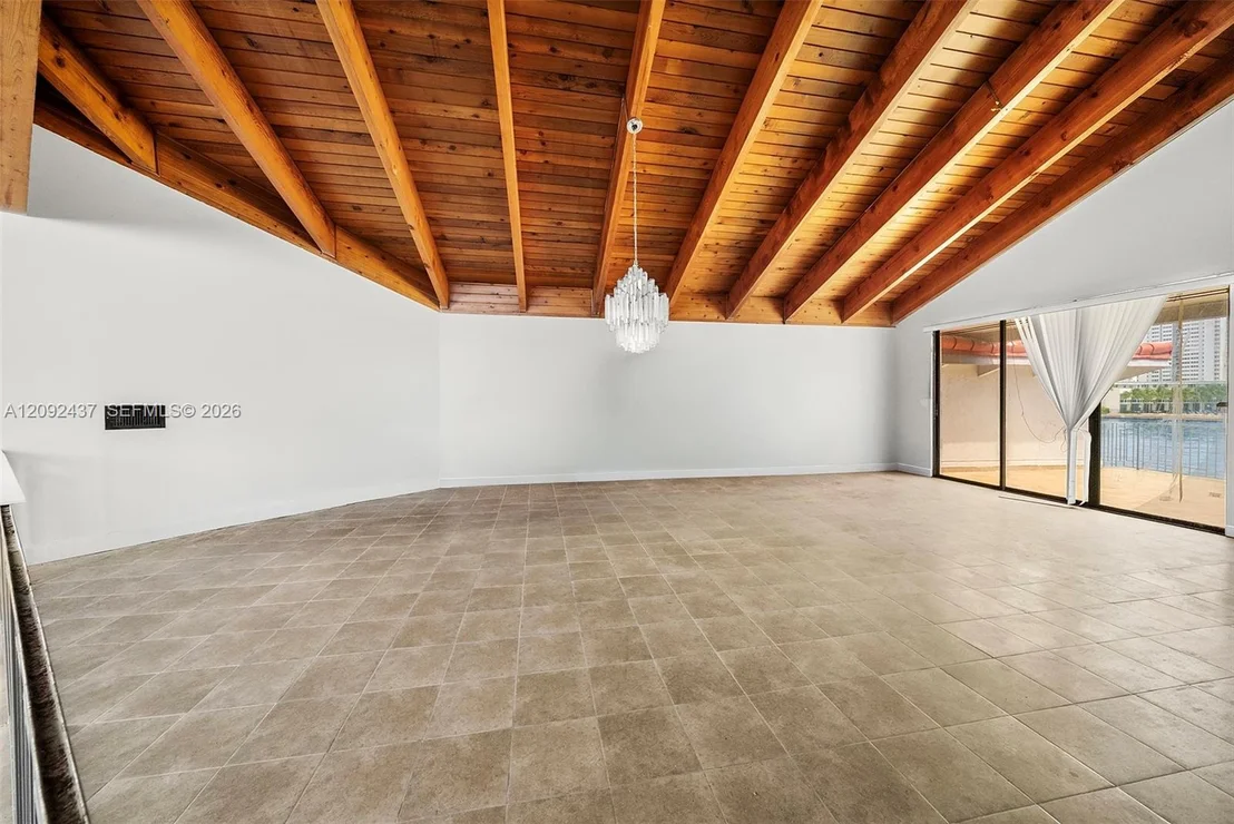 Photo of 507 Palm Dr