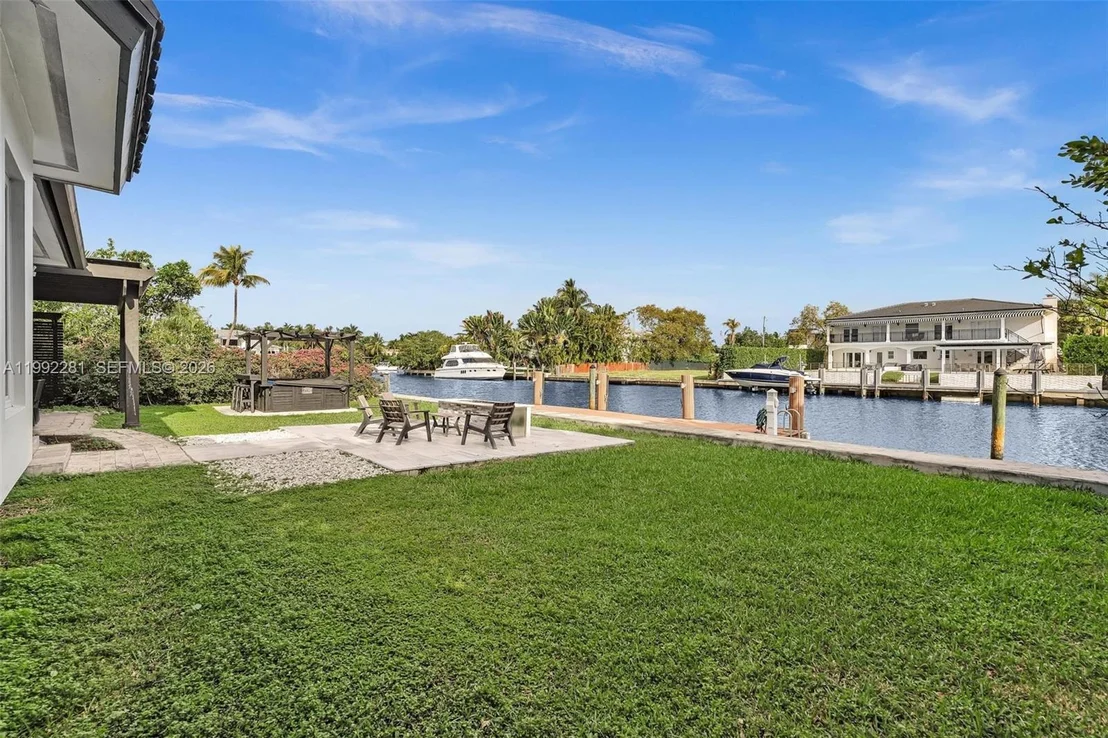 Photo of 472 Sunset Dr
