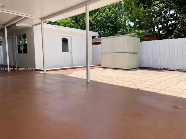 Photo of 330 W 40th Pl