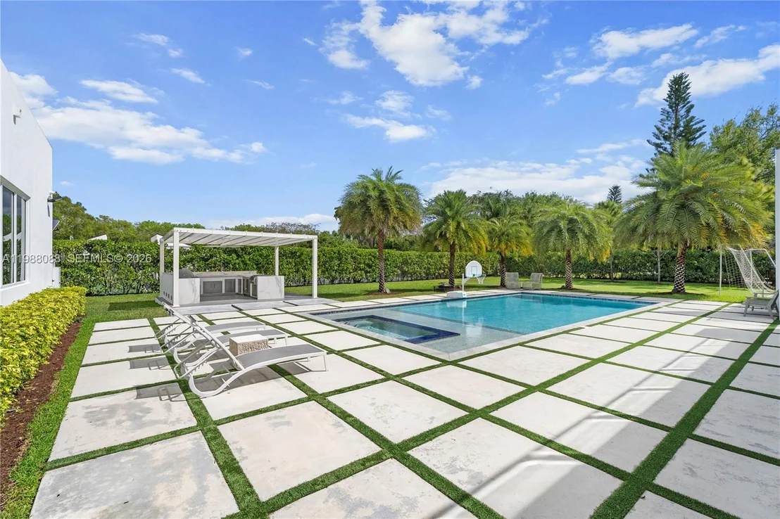 Photo of 6285 Old Cutler Rd