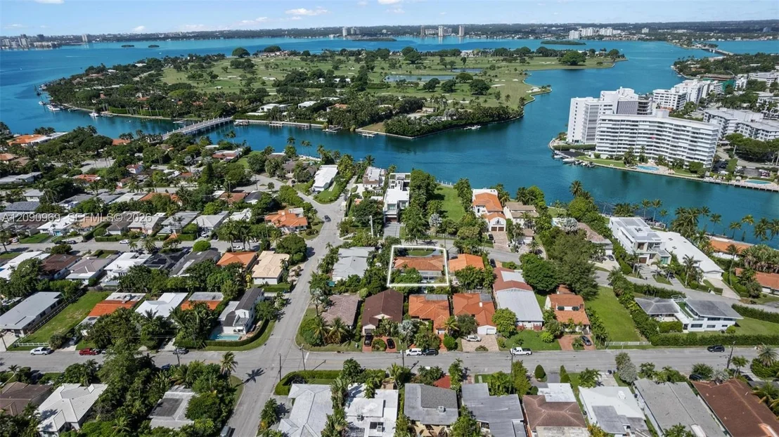 Photo of 9217 Bay Dr
