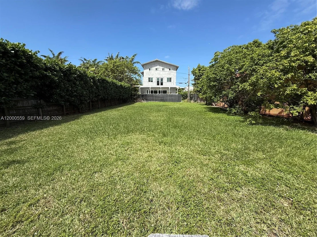 Photo of 9308 Harding Ave