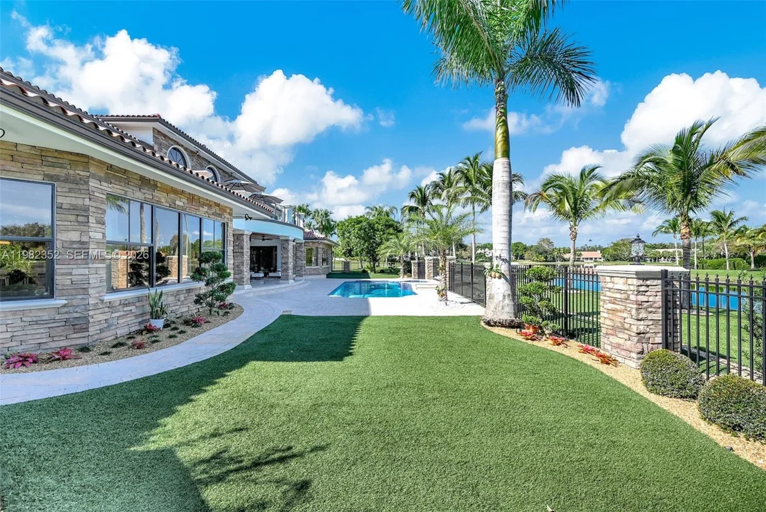 Photo of 2905 Paddock Rd