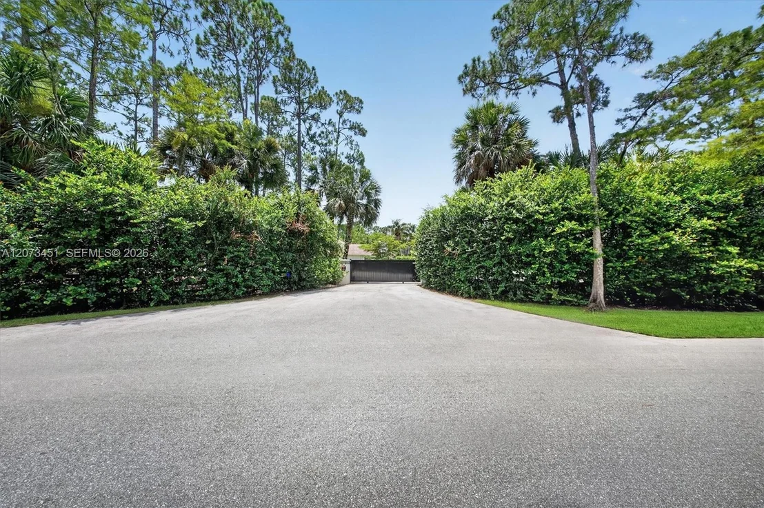 Photo of 1215 Stallion Dr