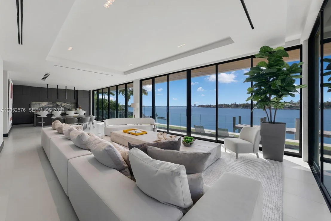 Photo of 1141 N Biscayne Point Rd