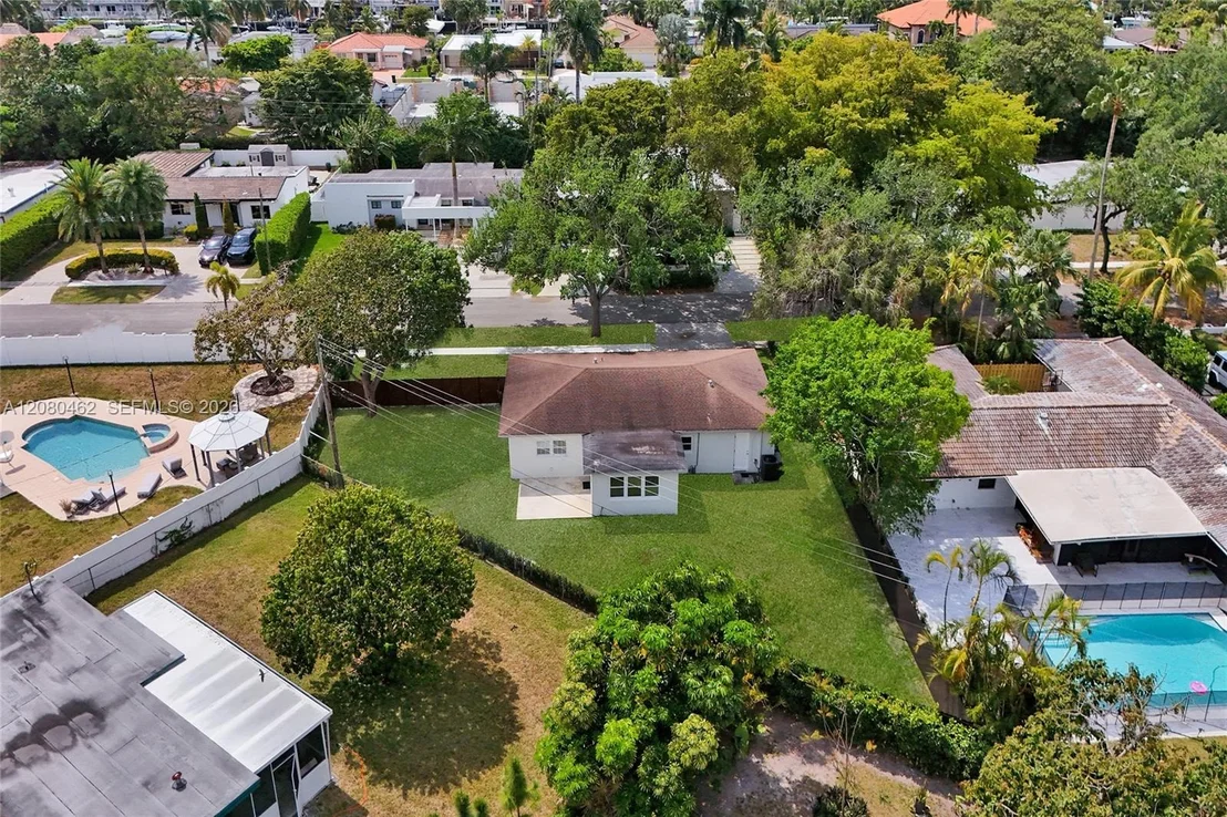 Photo of 2125 Alamanda Dr