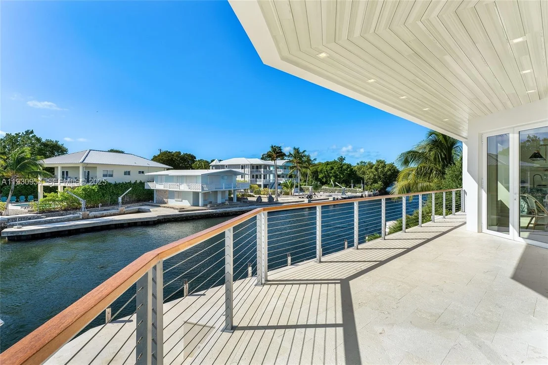 Photo of 180 Pompano Dr