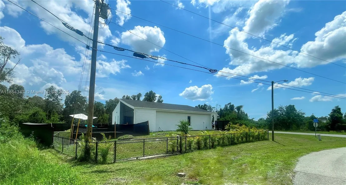 Photo of 395 Pace Avenue