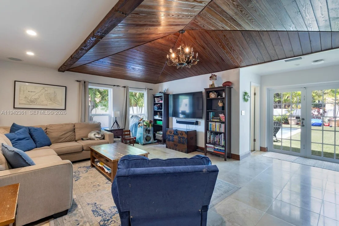 Photo of 360 SW 28th Rd