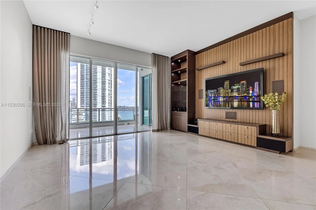 Photo of Unit 1002 at 900 Brickell Key Blvd