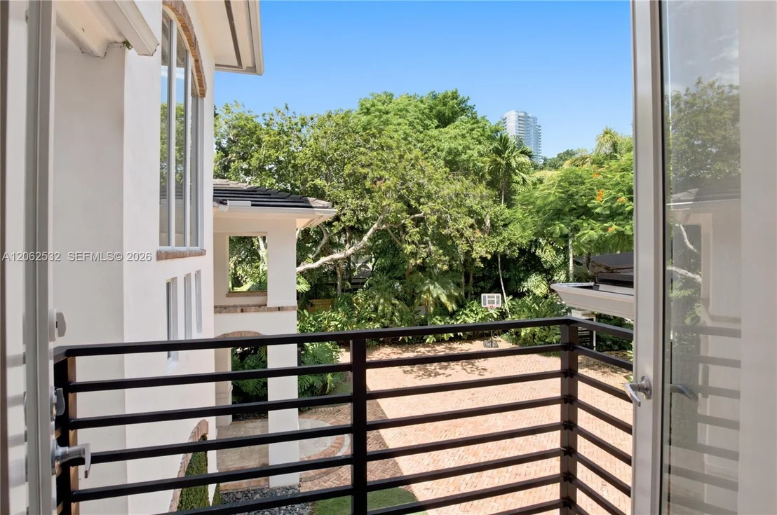 Photo of 2820 Brickell Ave