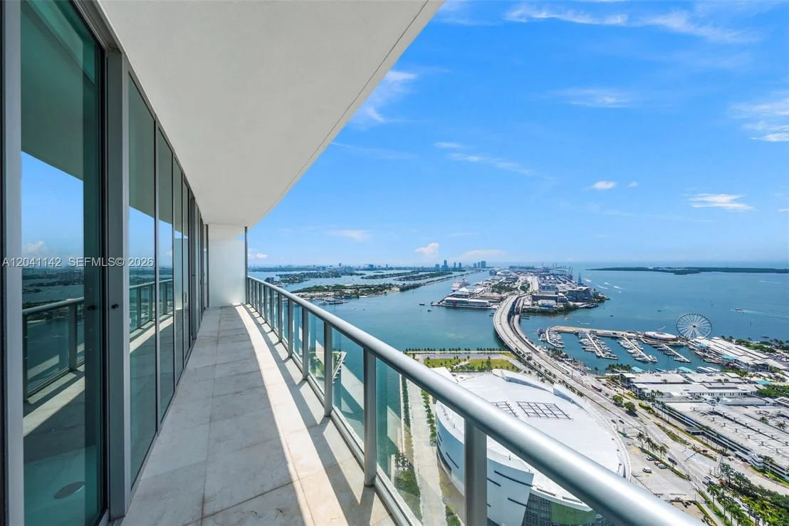 Photo of Unit 5404 at 888 Biscayne Blvd