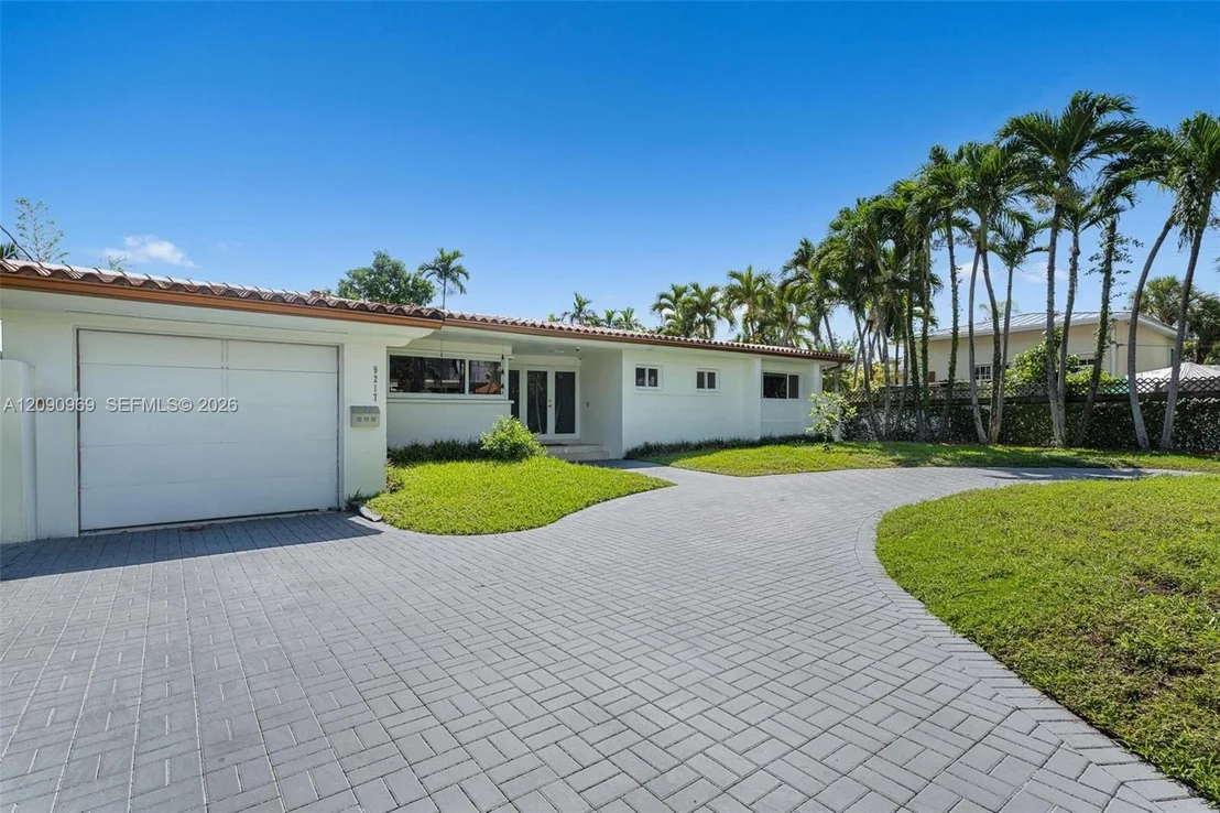 Photo of 9217 Bay Dr