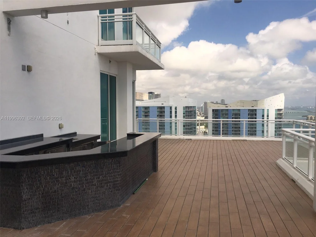 Photo of Unit PH3403 at 900 Brickell Key Blvd