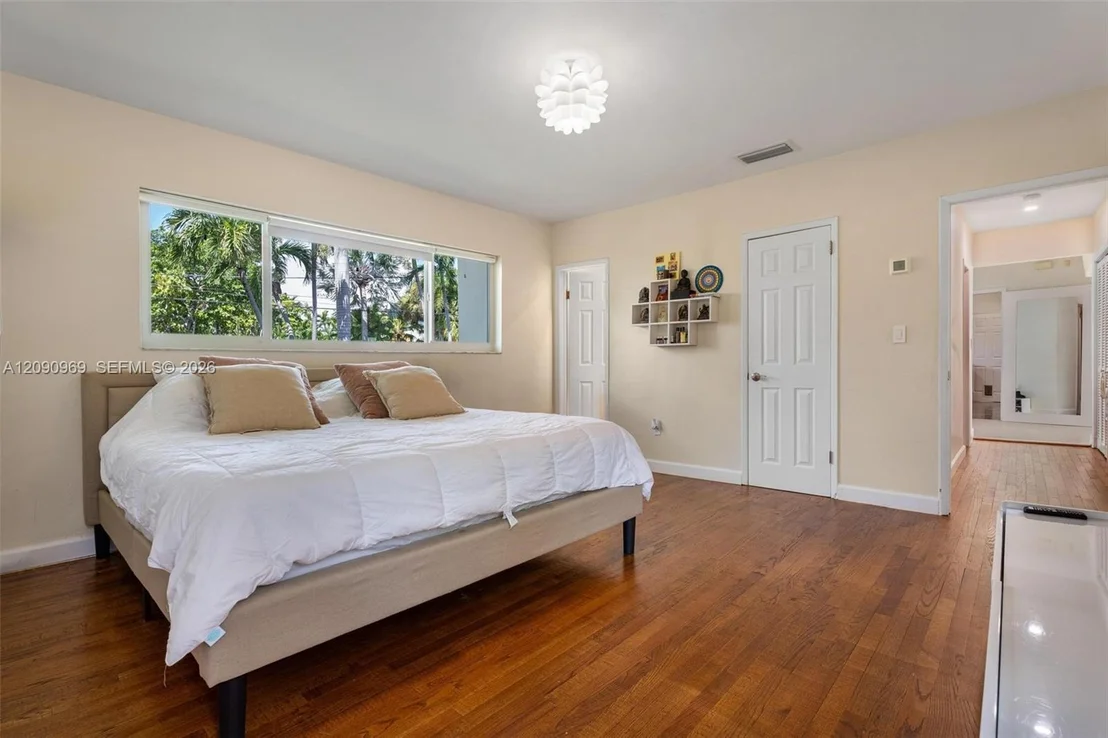 Photo of 9217 Bay Dr