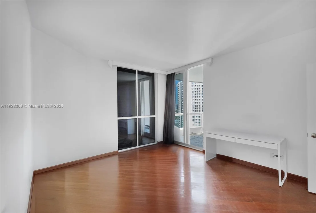 Photo of Unit 2001 at 21050 Point Pl
