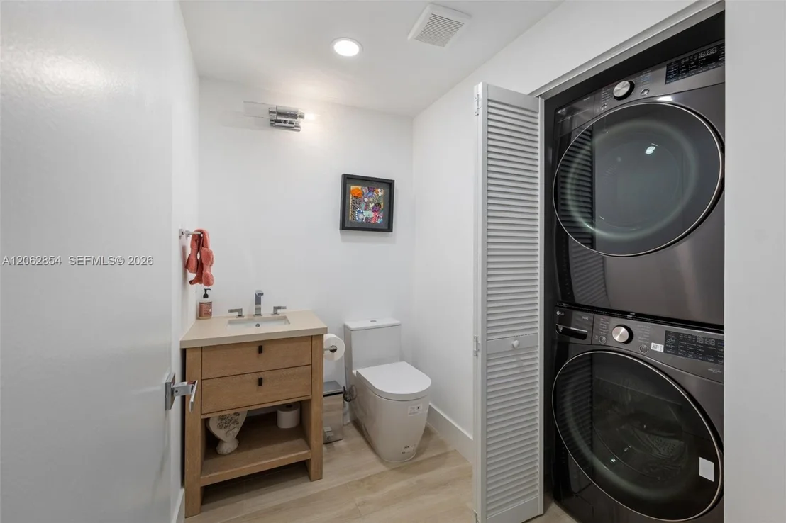 Photo of Unit 2009 at 888 Biscayne Blvd
