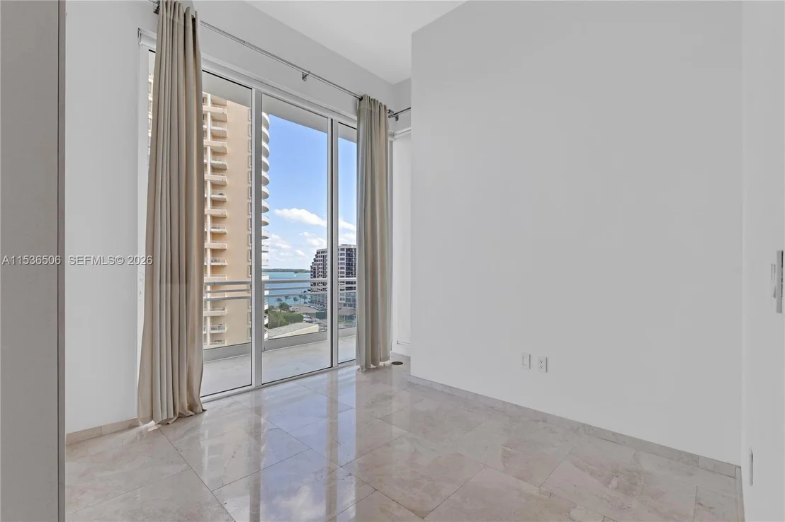 Photo of Unit 1002 at 900 Brickell Key Blvd