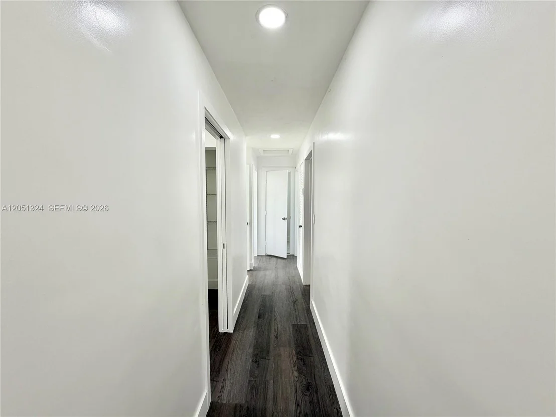 Photo of 685 SE Park Dr