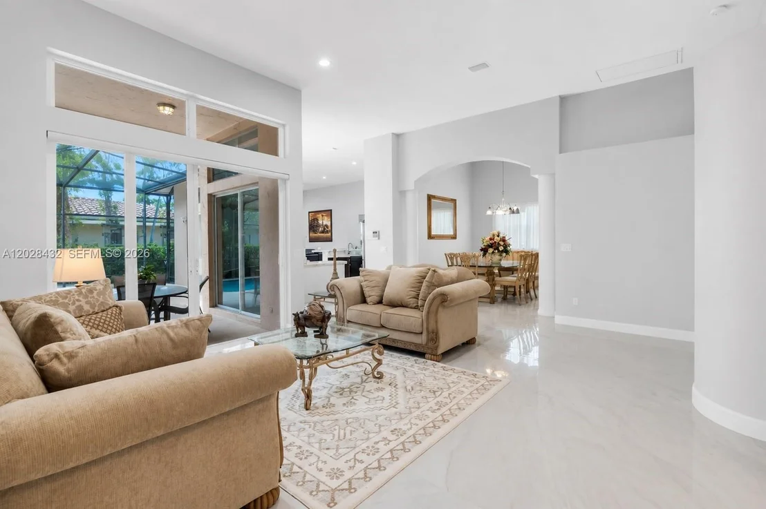 Photo of 3852 Oak Ridge Cir