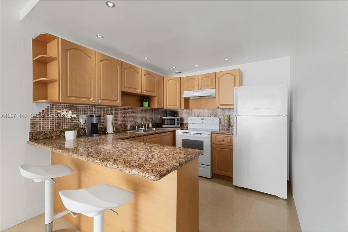Photo of Unit 607 at 401 Ocean Dr