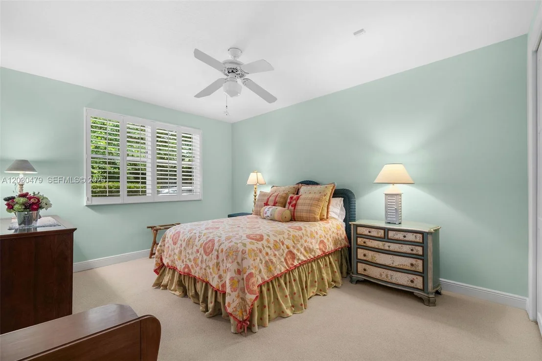 Photo of 6020 W Suburban Dr