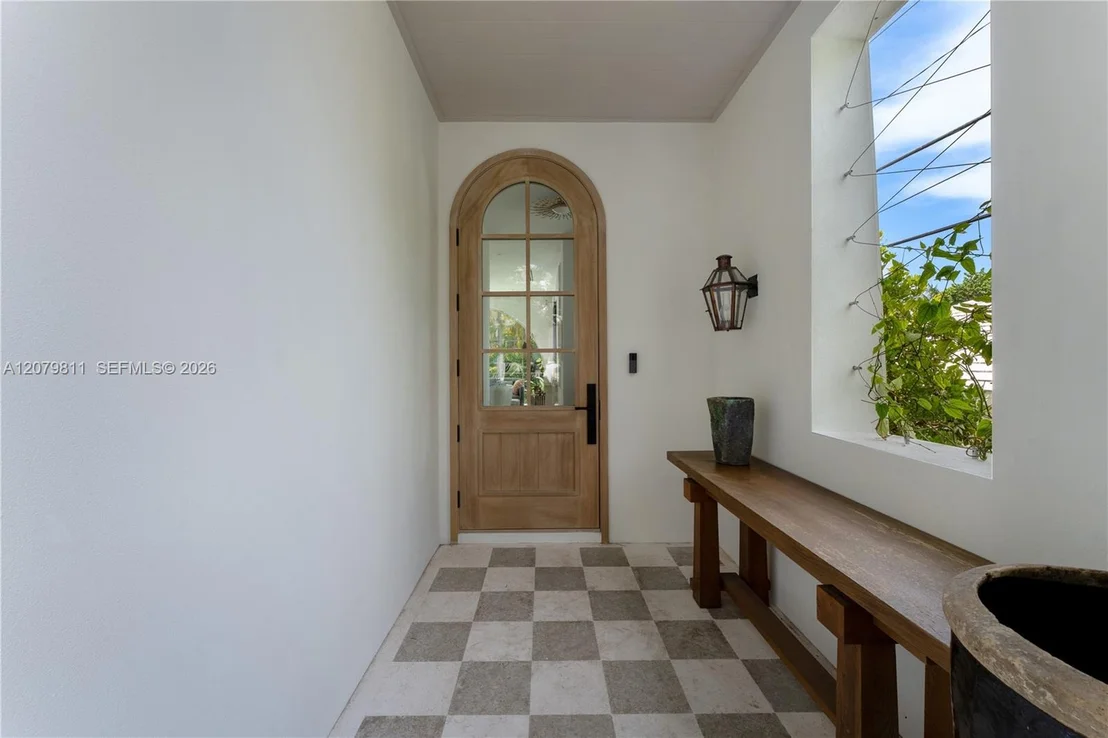 Photo of 544 Warren Ln