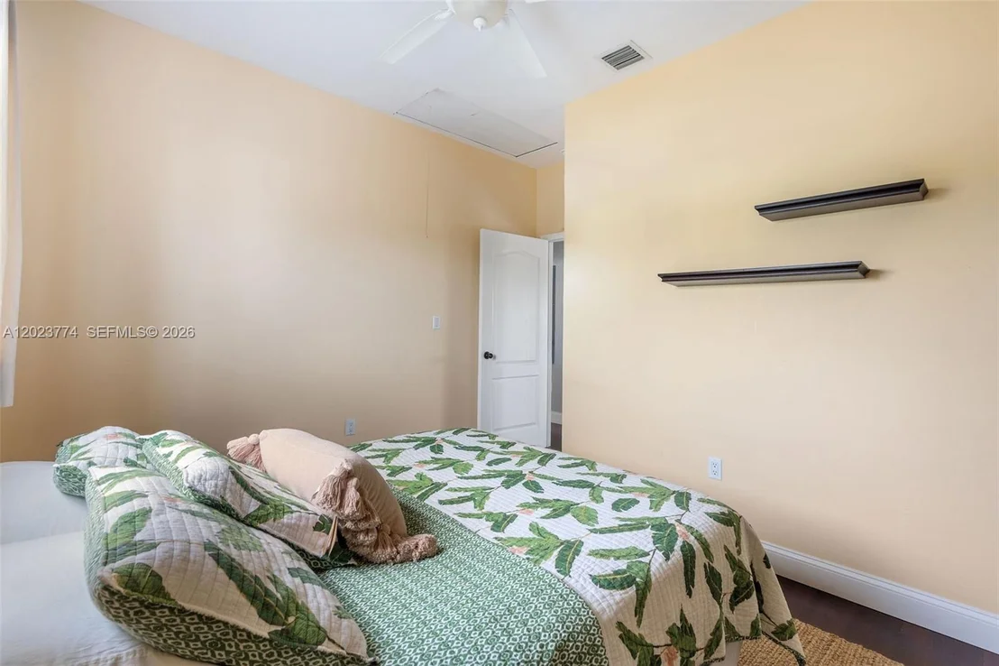 Photo of 365 Loeb ave