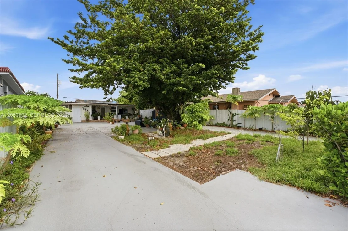 Photo of 419 SE 3rd St