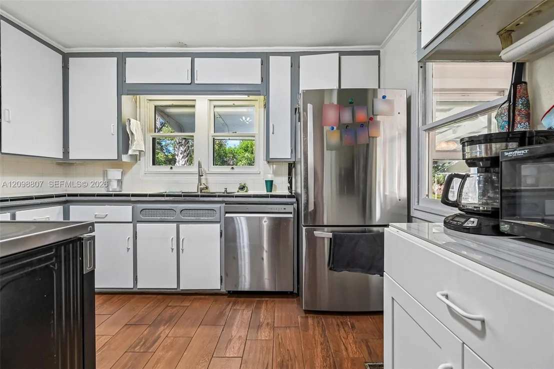 Photo of 3039 Sunrise Boulevard