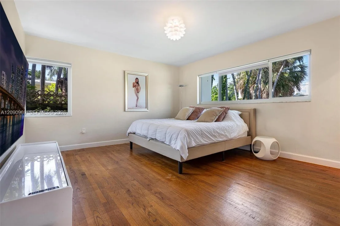 Photo of 9217 Bay Dr