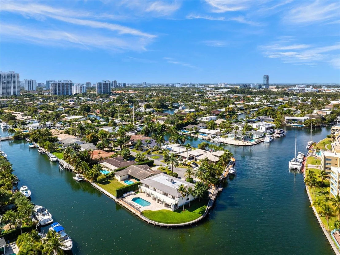Photo of 501 Hibiscus Dr