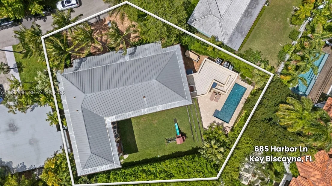 Photo of 685 Harbor Ln