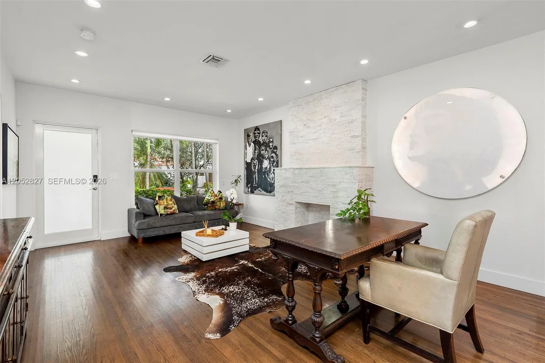 Photo of 9172 Carlyle Ave