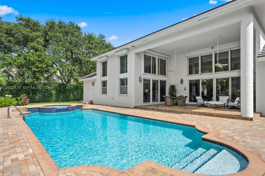 Photo of 6020 W Suburban Dr